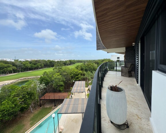 Penthouse de Lujo con Vista al Golf en Tulum Country Club – Exclusividad y Plusvalía Garantizada