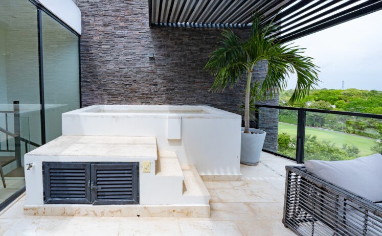 Penthouse de Lujo con Vista al Golf en Tulum Country Club – Exclusividad y Plusvalía Garantizada