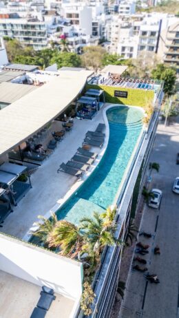 Estudio de Lujo en The Shore – Vive la Quinta Avenida a un Paso del Mar