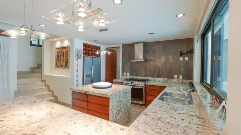 Casa Lola: Exclusividad y Tranquilidad a Pasos del Mar en Playacar Fase I