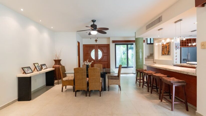 Casa Lola: Exclusividad y Tranquilidad a Pasos del Mar en Playacar Fase I