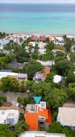 Casa Lola: Exclusividad y Tranquilidad a Pasos del Mar en Playacar Fase I