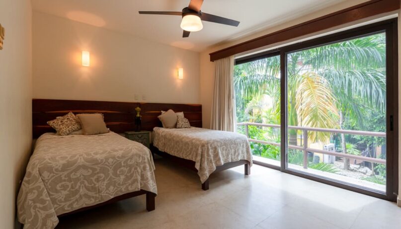 Casa Lola: Exclusividad y Tranquilidad a Pasos del Mar en Playacar Fase I