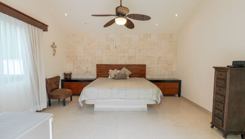 Casa Lola: Exclusividad y Tranquilidad a Pasos del Mar en Playacar Fase I