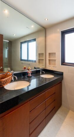 Casa Lola: Exclusividad y Tranquilidad a Pasos del Mar en Playacar Fase I