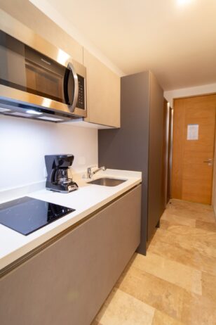 Estudio de Lujo en The Shore – Vive la Quinta Avenida a un Paso del Mar