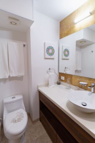 Estudio de Lujo en The Shore – Vive la Quinta Avenida a un Paso del Mar