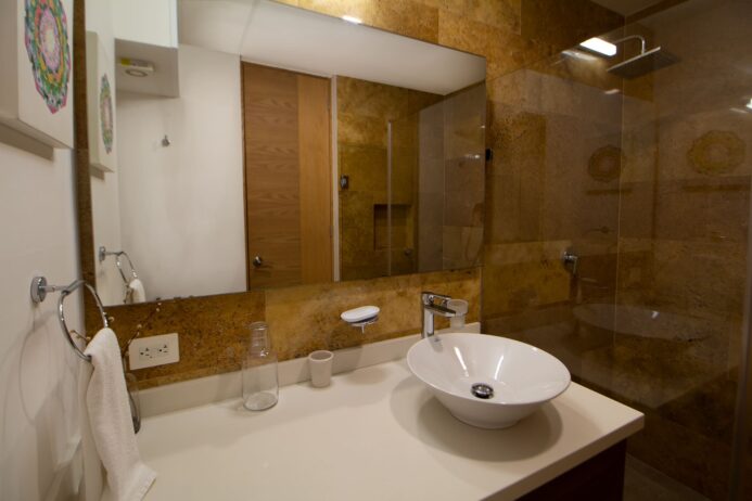 Estudio de Lujo en The Shore – Vive la Quinta Avenida a un Paso del Mar