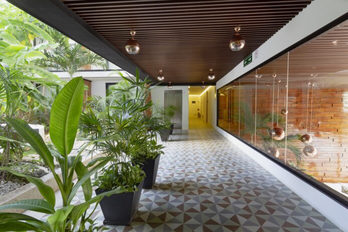 Estudio de Lujo en The Shore – Vive la Quinta Avenida a un Paso del Mar