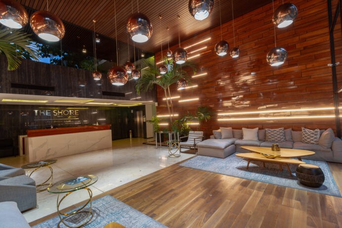 Estudio de Lujo en The Shore – Vive la Quinta Avenida a un Paso del Mar