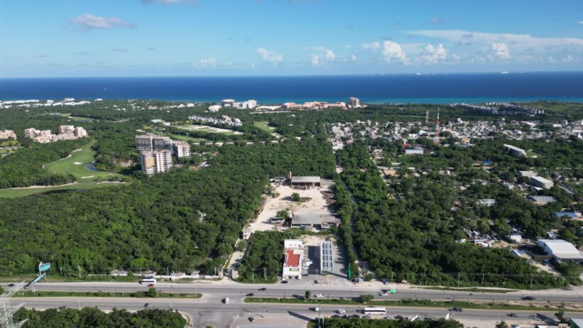 Terreno Mixto Comercial sobre Boulevard Playa del Carmen