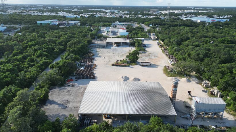 Terreno Mixto Comercial sobre Boulevard Playa del Carmen