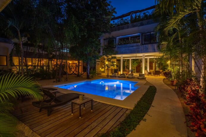 Condo-Hotel Boutique en Venta en Tulum — 12 Unidades