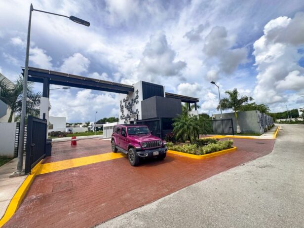Casa en venta en Playa del Carmen con alberca privada y equipamiento premium