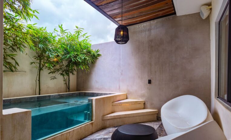 Casa en venta en Playa del Carmen con alberca privada y equipamiento premium
