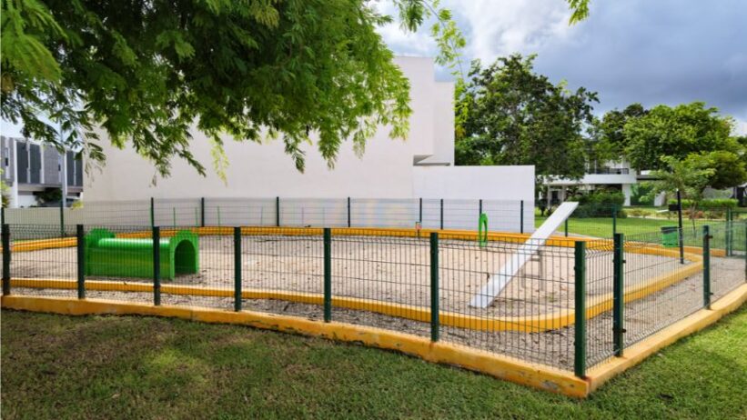 Casa en venta en Playa del Carmen con alberca privada y equipamiento premium