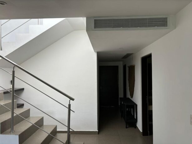 Penthouse con rooftop privado y jacuzzi en Playacar II